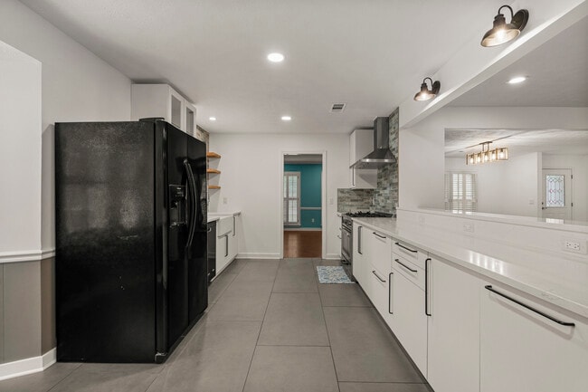 Building Photo - 5827 Winvelly Dr