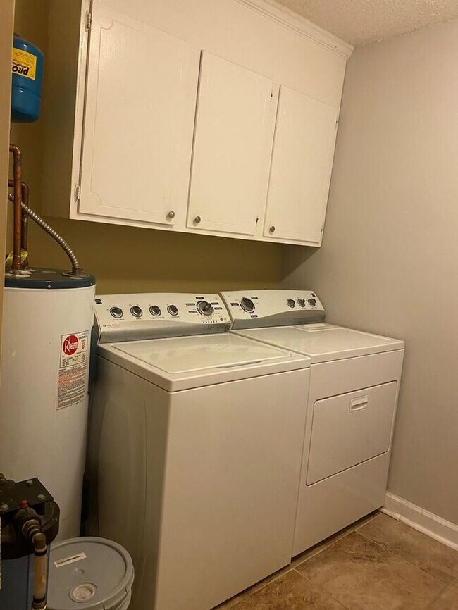 Building Photo - 4 Bedroom South Charlotte Home!