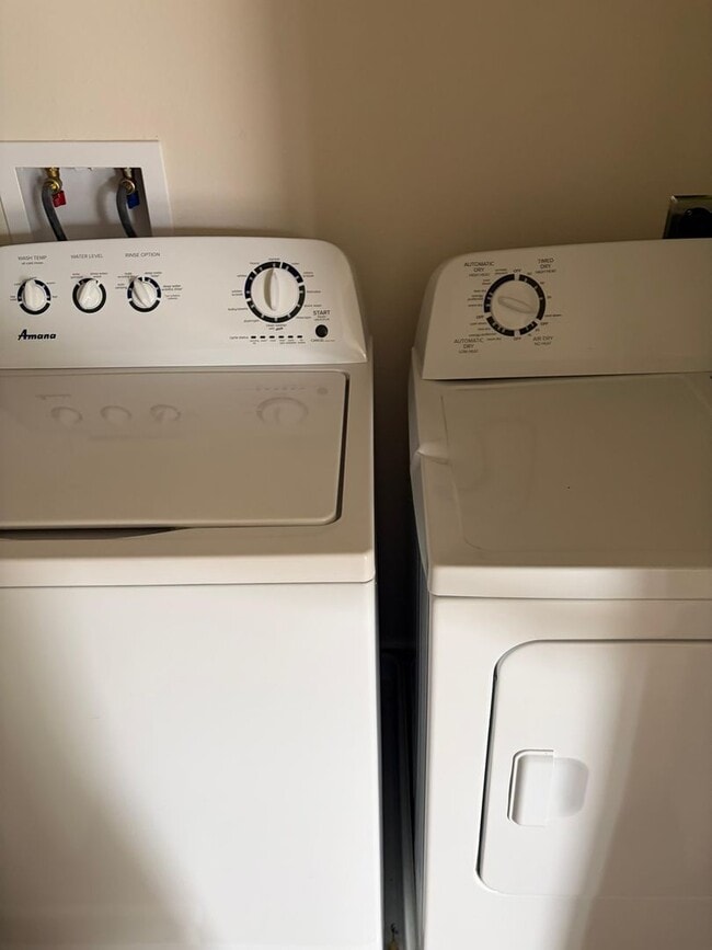 Building Photo - 1 bed, 1 bath Apartment