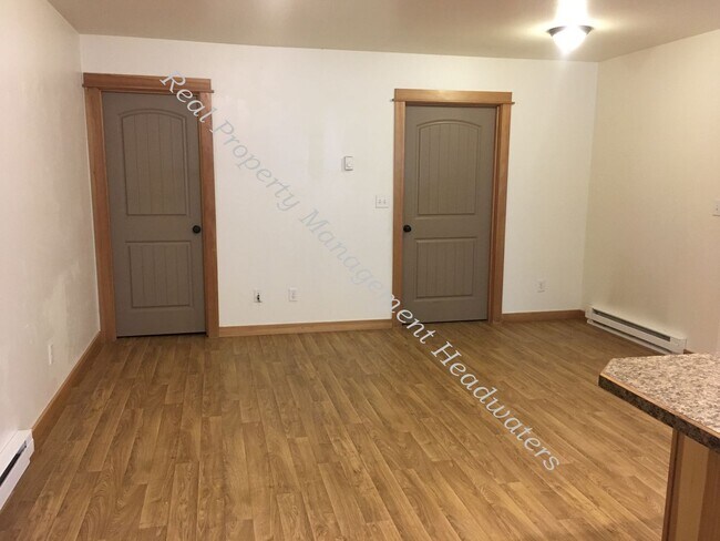 Building Photo - Linden 1408-1410
