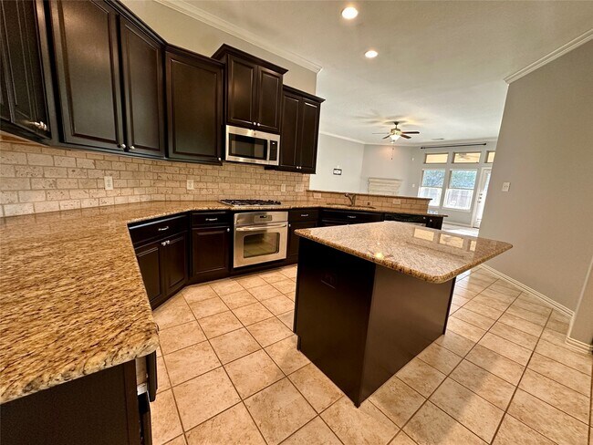 Building Photo - 12102 Cove Harbor Ln