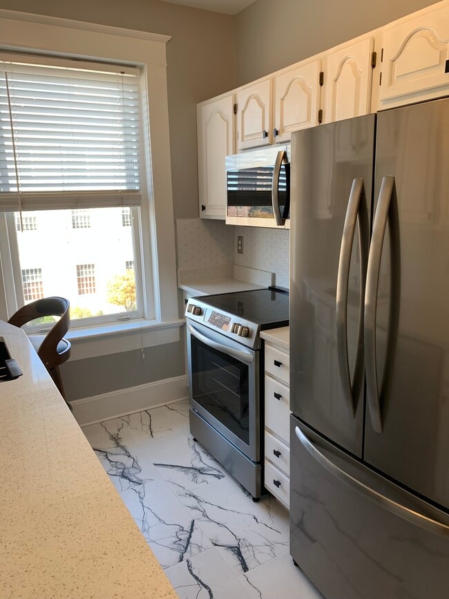 Building Photo - 400 E Washington St