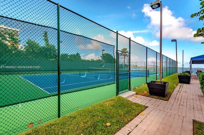 Building Photo - 3301 NE 5th Ave