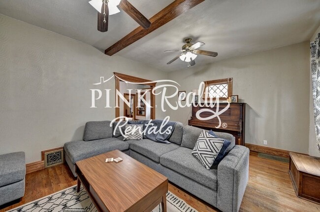 Building Photo - 1610 W Kiowa St