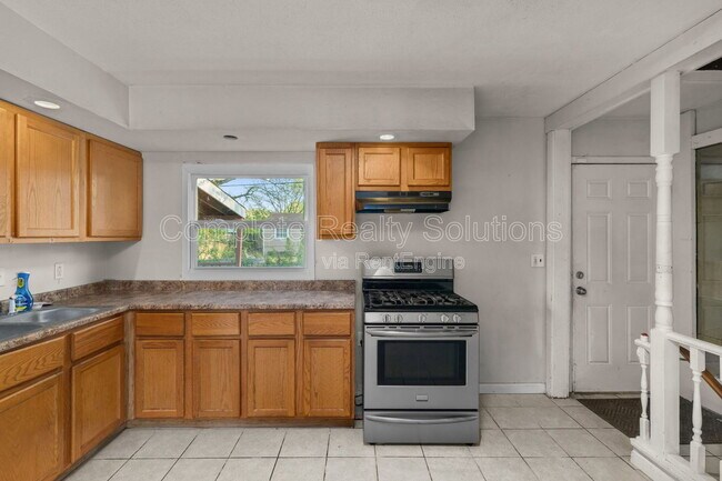 Building Photo - 1386 Fairmeadows Ln