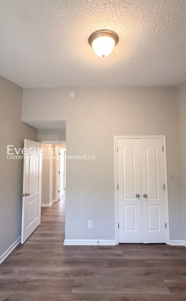 Building Photo - 8641 Thomas Ln