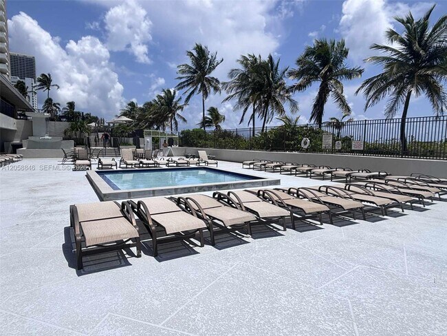 Building Photo - 1980 S Ocean Dr