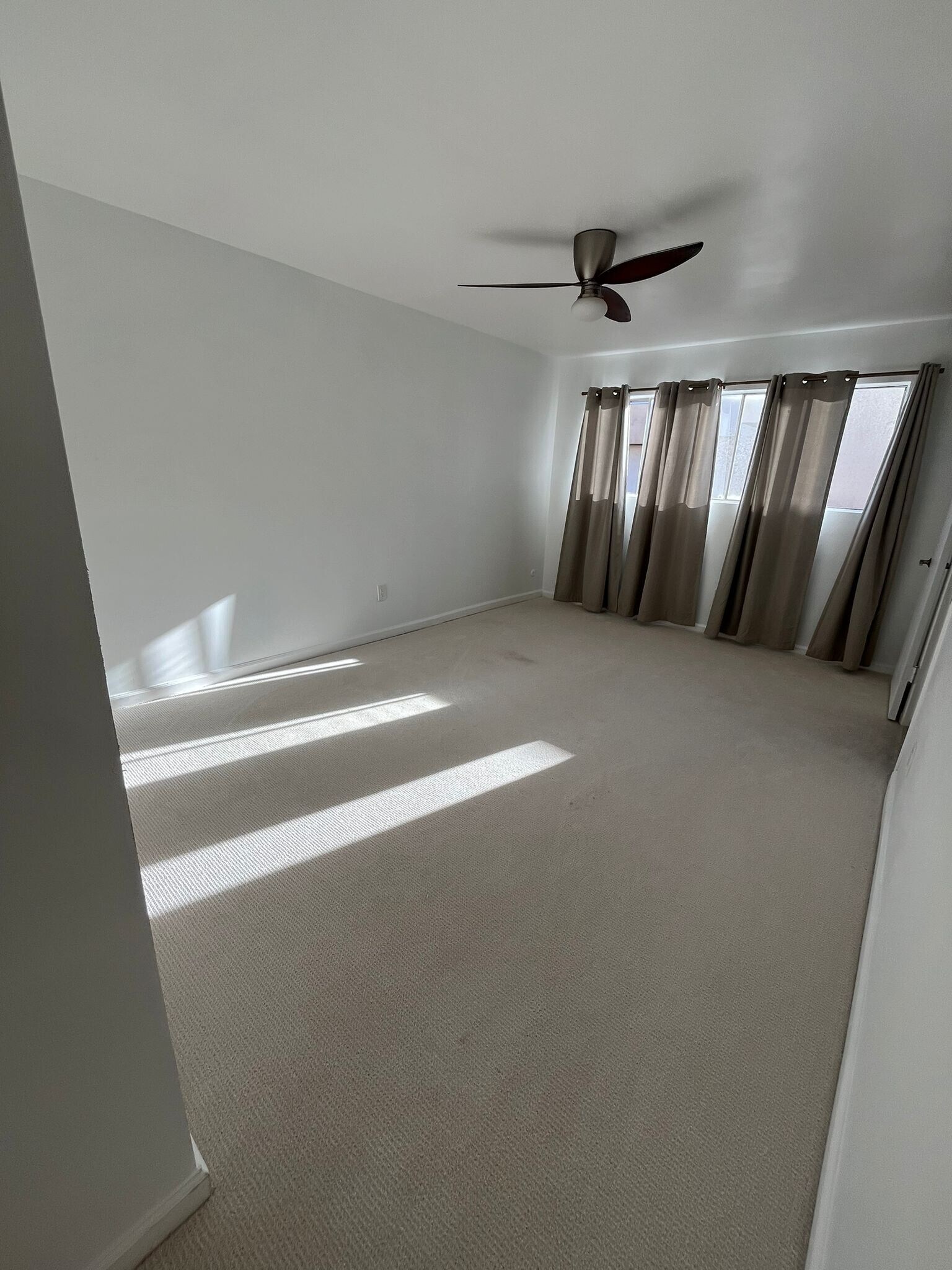 Building Photo - 358 S Gramercy Pl