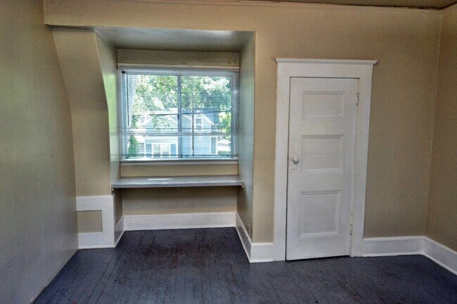 Building Photo - 642 W 3rd St