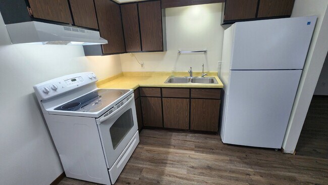 Building Photo - Charming lower level 1-Bed Escape with Ful...