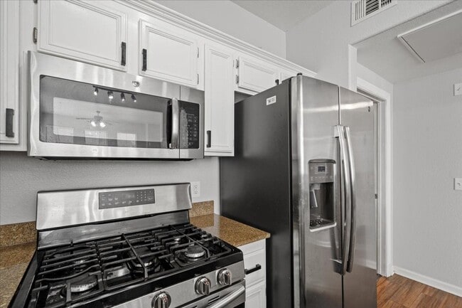 Building Photo - New Paint- 1 Bd Retreat, Community Pool, S...