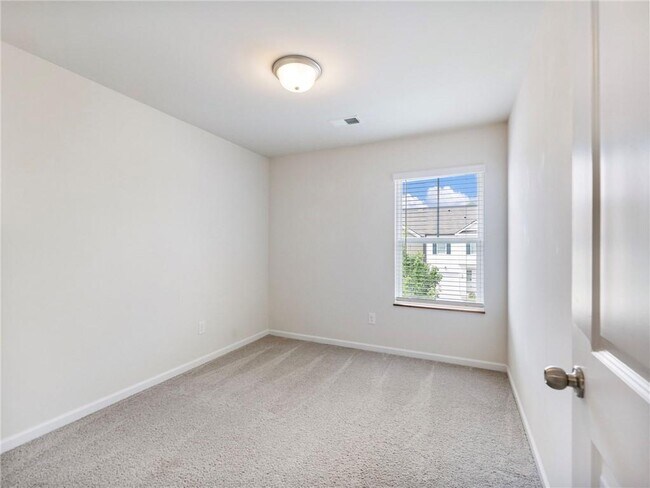 Building Photo - 115 Buckingham Ln
