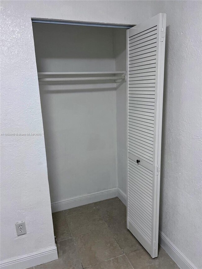 Building Photo - 20780 NW 37th Ct