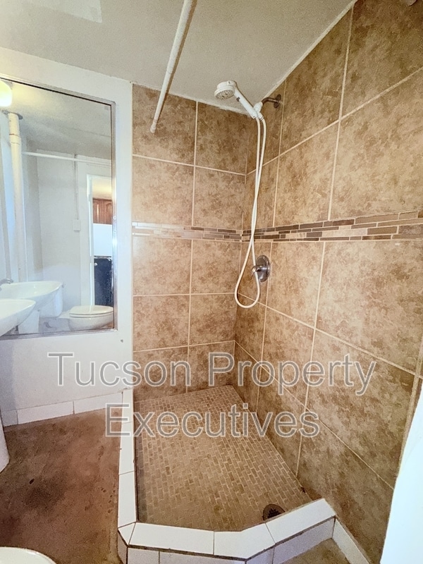 Building Photo - 132 E Jacinto St