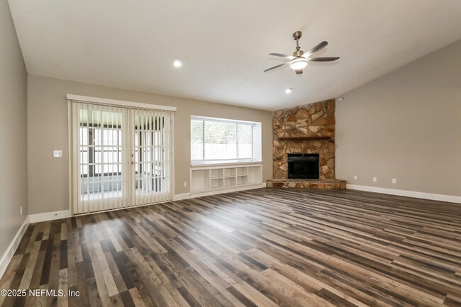 Building Photo - 820 Hardwood St