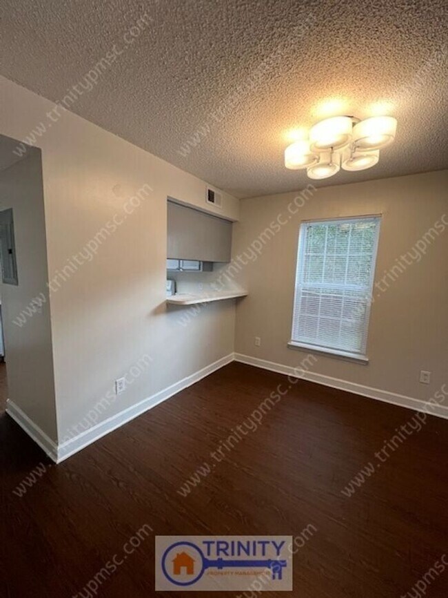Building Photo - Cute TWO STORY Town Home!