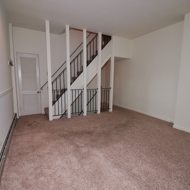 Building Photo - 3 Rosary Way