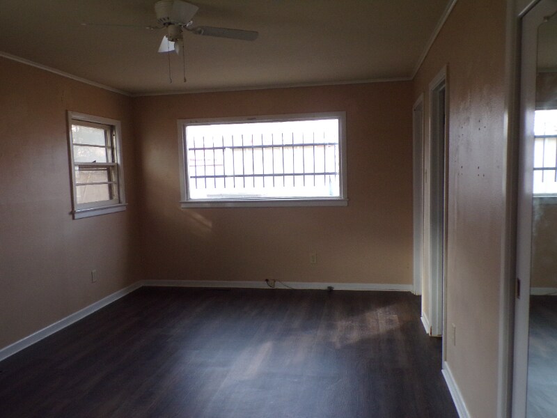 Building Photo - 128 E Yucca Ave