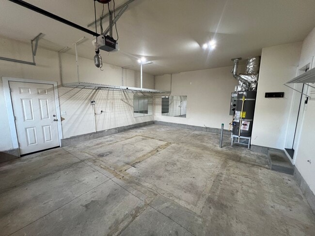 Building Photo - Large Three Bedroom Home in West Salem wit...