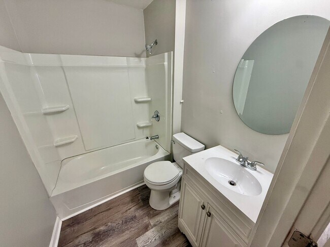 Building Photo - 3 Bed 1 Bath - Single family house, Taylor-Berry Neighborhood