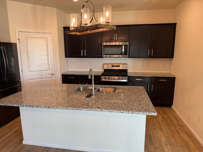 Building Photo - 221 S Quantock St