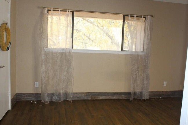 Building Photo - 25 Oakbrook Dr