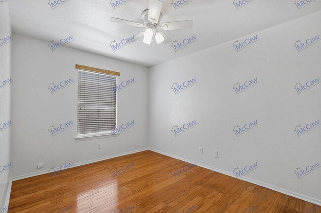Building Photo - 1333 Mercedes St