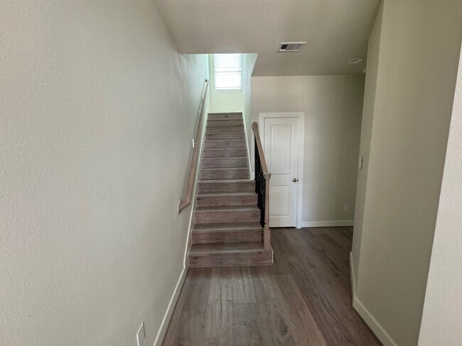 Building Photo - 3013 Hicks St