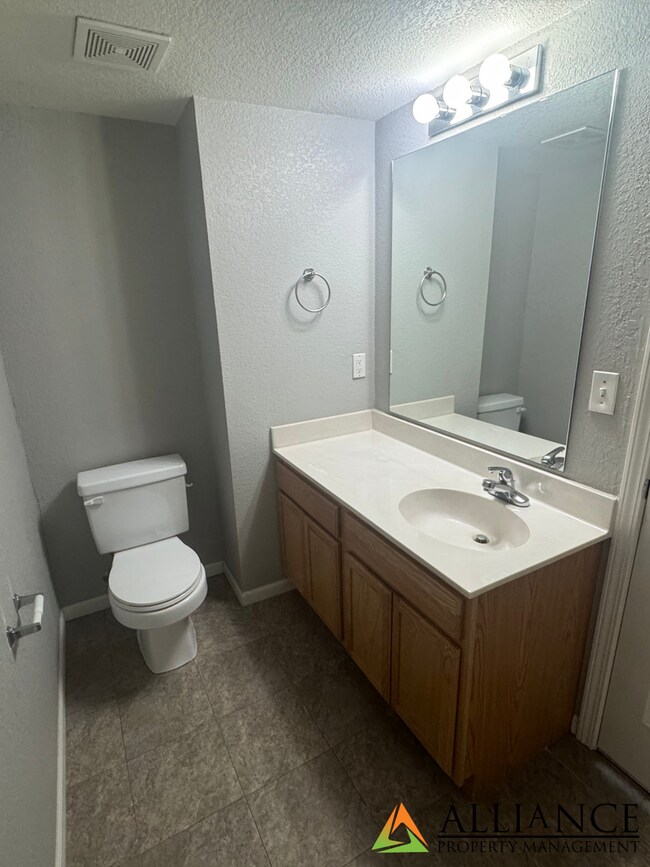 Building Photo - Town Home in West Manhattan!