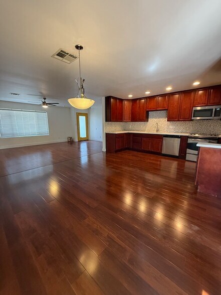 Building Photo - 8425 E Bonita Dr