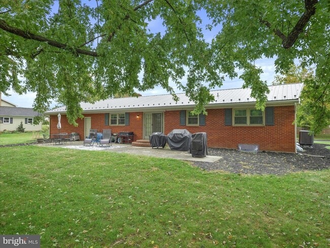 Building Photo - 560 Meadowview Cir