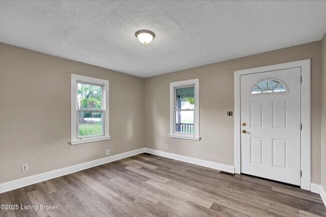 Building Photo - 3328 Farnsley Rd