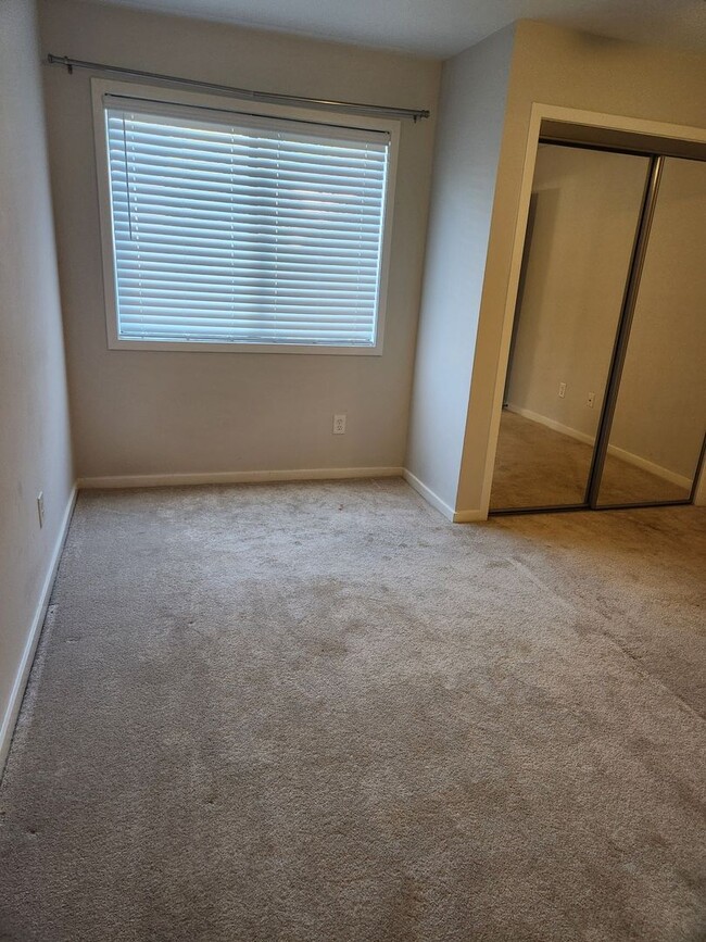 Building Photo - 2 Bedroom Condo Close to Wrightsville Beach