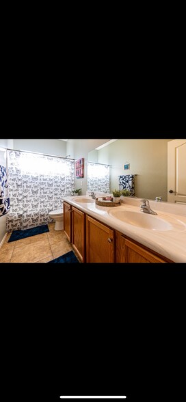 Building Photo - 8403 N Amber Burst Dr