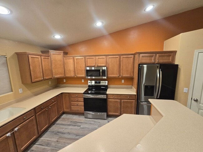 Building Photo - Beautiful 3 bedroom, 2 bath Home available