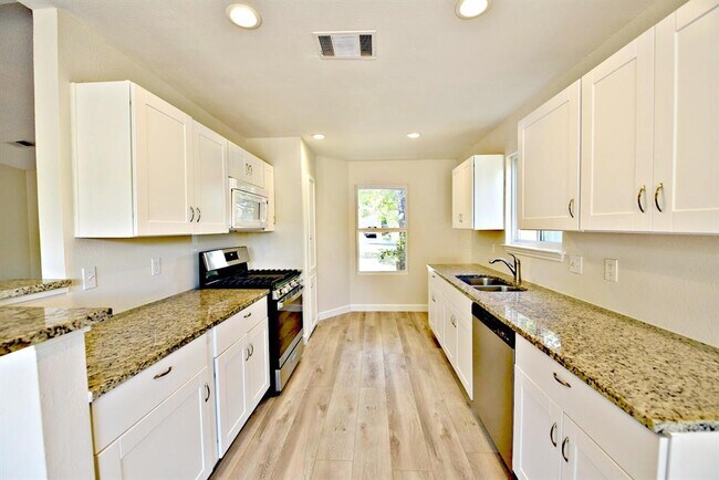 Building Photo - 12719 Acadian Trail
