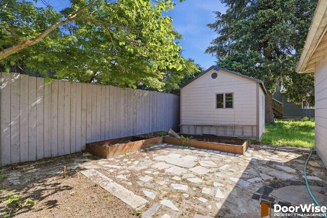 Building Photo - Charming 4-Bed Newberg Home!