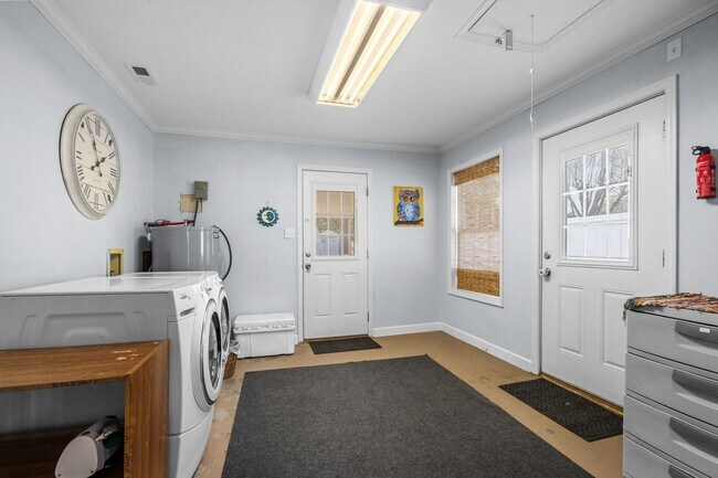 Building Photo - 4 Bed/2 Bath Furnished Single Family Home in Surfside 1 Mile to the Beach By Golf Cart!