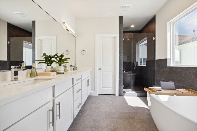 Building Photo - 137 Eastwood St