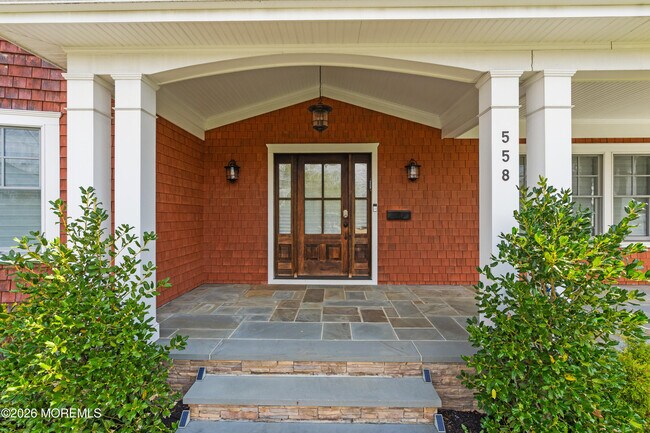 Building Photo - 558 Cedar Ave