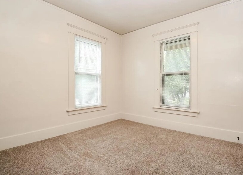 Building Photo - 425-427 W 16th St