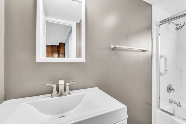 Building Photo - Warm & Welcoming 2 Bed, 2 Bath Home with Solar Panels and Spacious Yard