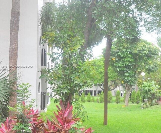 Building Photo - 17011 N Bay Rd