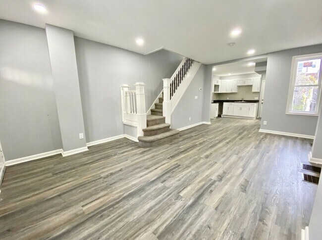 Building Photo - 1000 N 66th St