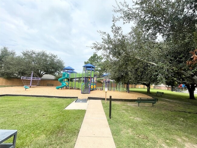 Building Photo - 16854 Carrollton Creek Ln