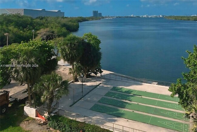 Building Photo - 500 Bayview Dr