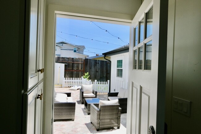 Building Photo - NEWLY Designed & Furnished Modern Farmhous...