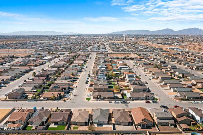 Building Photo - 2404 Escape Point St