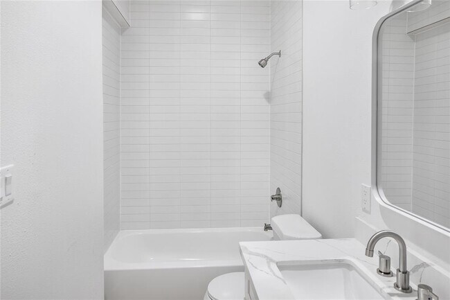 Building Photo - 702 40th St