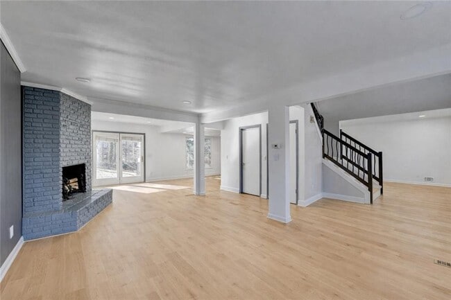 Building Photo - 525 Abernathy Rd NE